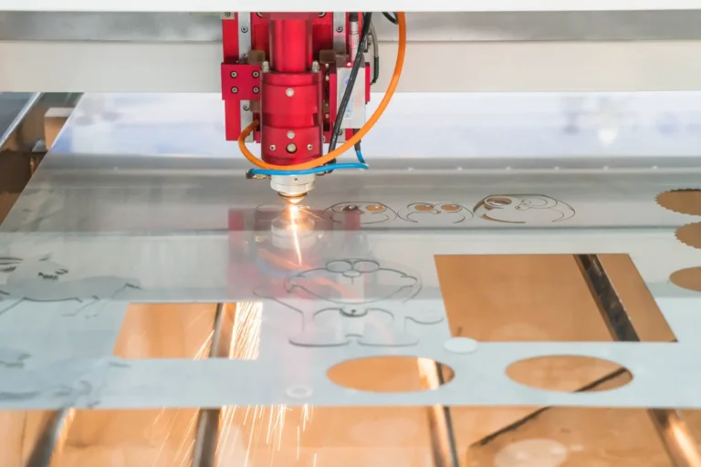 Cómo evitar el desperdicio de planchas de acero y acelerar su obra con el anidado CAD y corte láser CNC